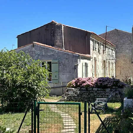 Le Logis Du Tilleul Hébergement de vacances Plassay